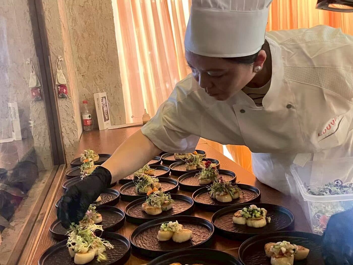 Plated scallop canapés